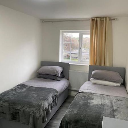 Villa 2 Bed House Sleeps 4-5 Liverpool Exterior foto