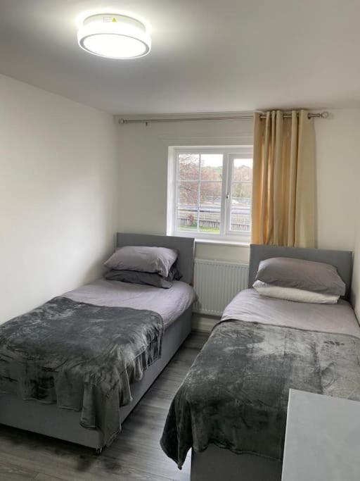 Villa 2 Bed House Sleeps 4-5 Liverpool Exterior foto