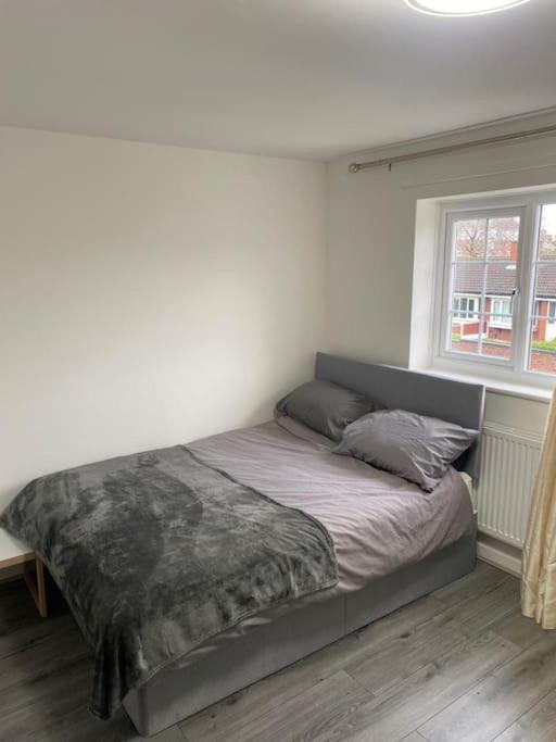 Villa 2 Bed House Sleeps 4-5 Liverpool Exterior foto